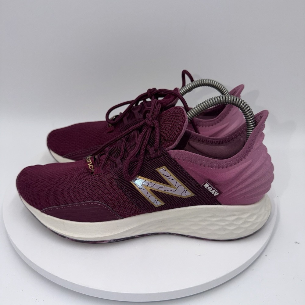 New Balance Fresh Foam Roav V1 Womens Size 8 Purple Running Shoes Sneakers